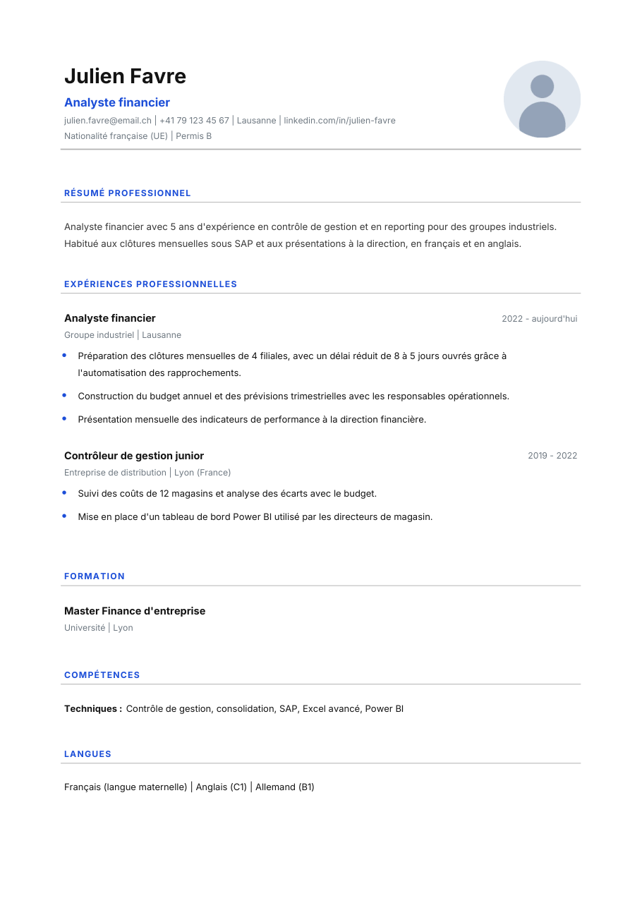 Exemple fictif de CV (Analyste financier) exporté en PDF par Supapply : Julien Favre, Analyste financier